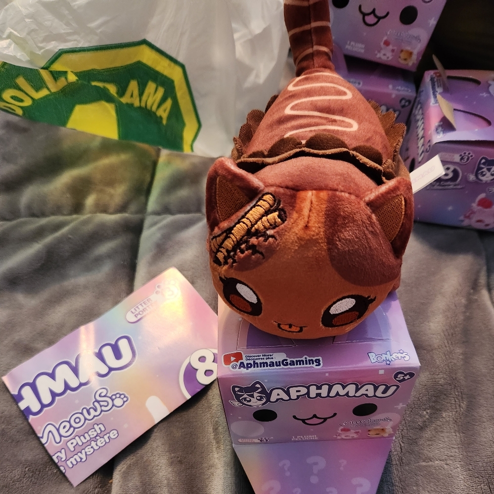 Aphmau Meemeow plushie